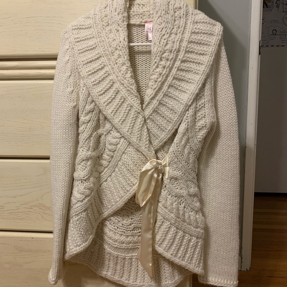 Side crossed sweater